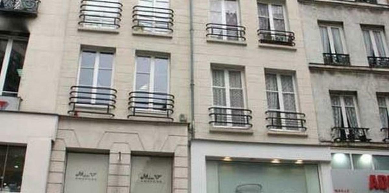 65-French Cancan St Denis Parigi Esterno foto